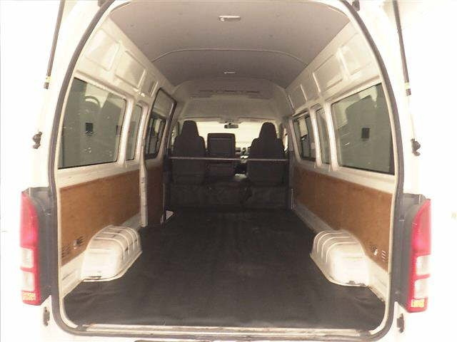 TOYOTA HIACE VAN 2010