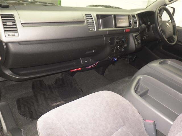 TOYOTA HIACE 2010