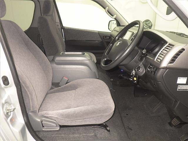 TOYOTA HIACE 2010