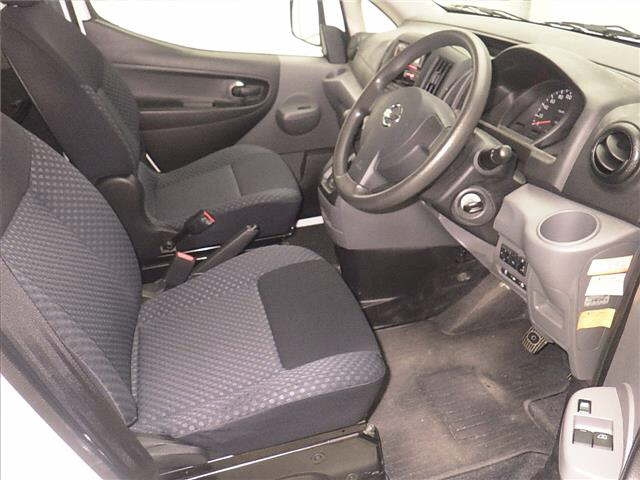 NISSAN NV200 2021