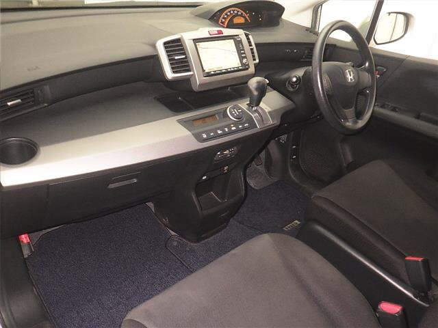 HONDA FREED 2010