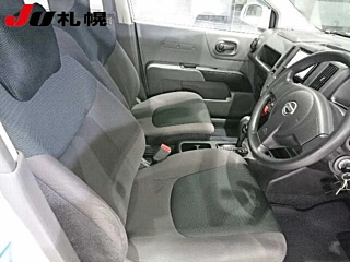 NISSAN AD 2020