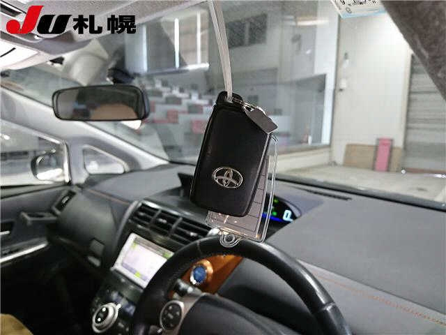 TOYOTA PRIUS ALPHA 2014