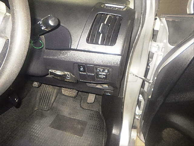 TOYOTA PRIUS 2012