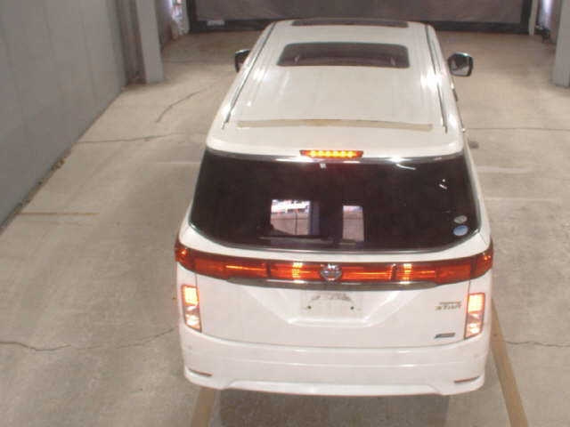 NISSAN ELGRAND 2010