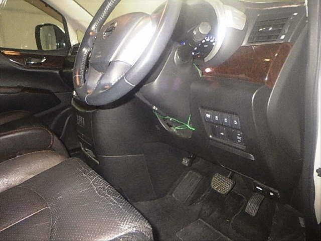 NISSAN ELGRAND 2010