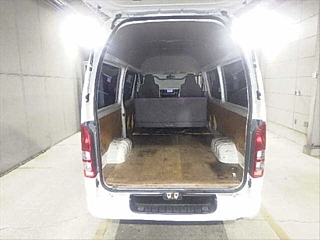 TOYOTA HIACE VAN 2010