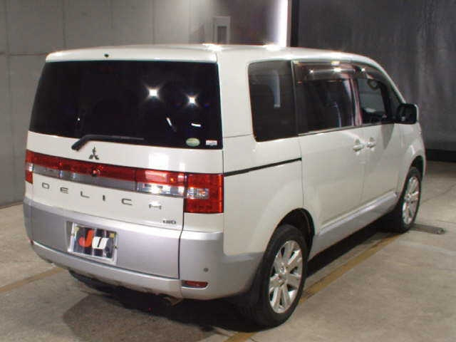 MITSUBISHI DELICA D5 2015
