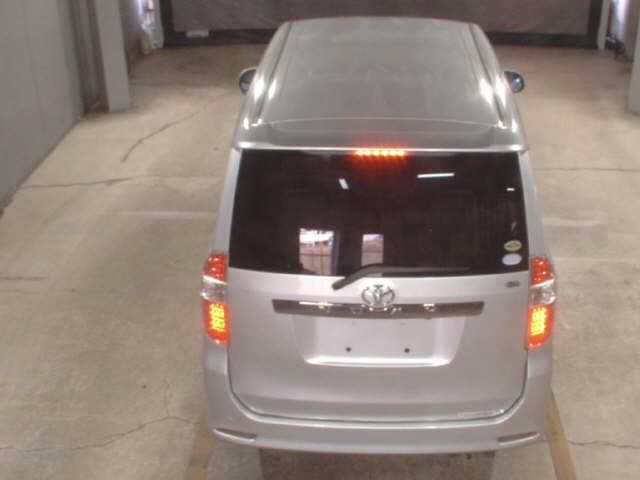 TOYOTA NOAH 2008