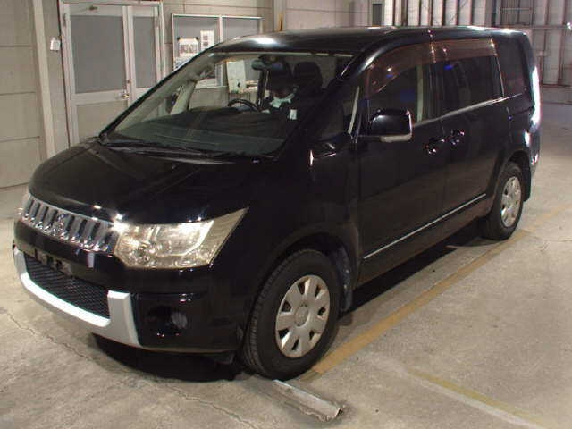 MITSUBISHI DELICA D5 2011