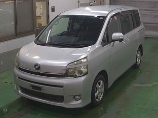 TOYOTA VOXY 2010