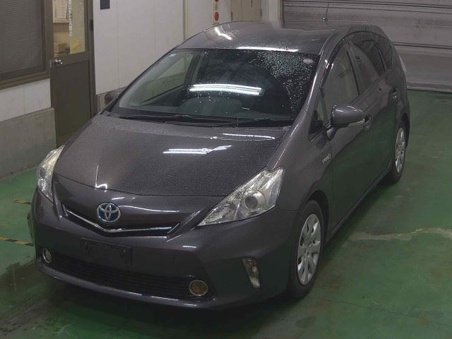 TOYOTA PRIUS ALPHA 2014