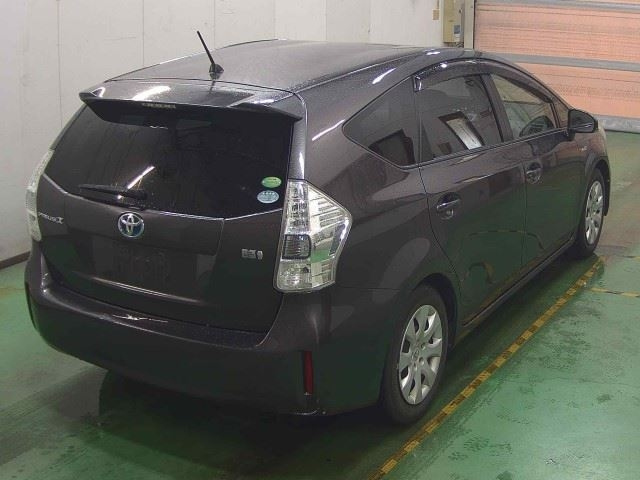TOYOTA PRIUS ALPHA 2014