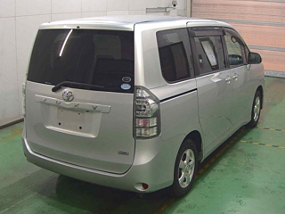 TOYOTA VOXY 2010