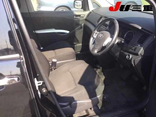 TOYOTA ISIS 2011