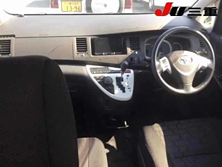 TOYOTA ISIS 2011
