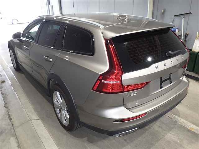 VOLVO V60 2022