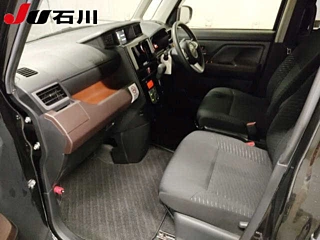 TOYOTA ROOMY 2017