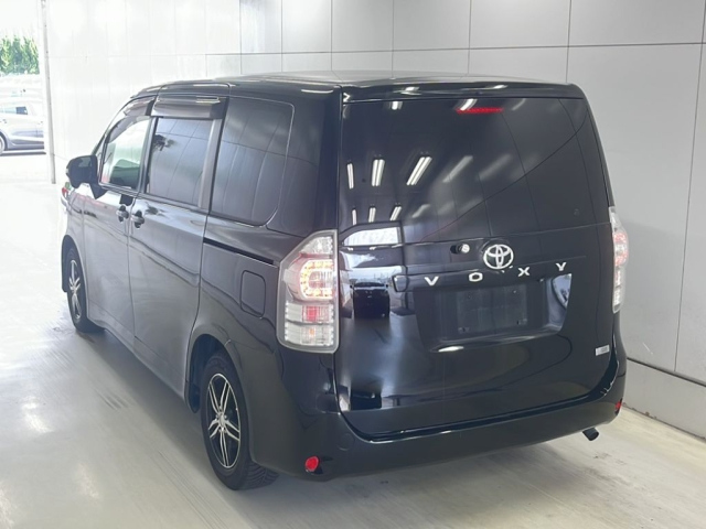 TOYOTA VOXY 2012