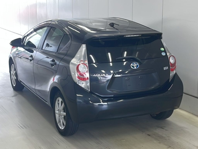 TOYOTA AQUA 2012