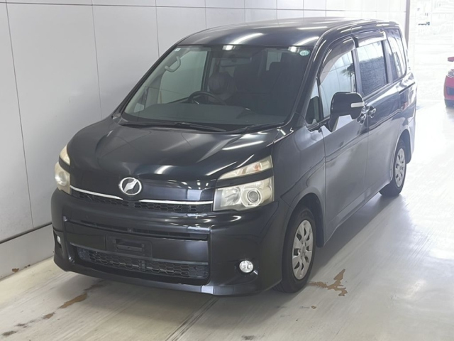 TOYOTA VOXY 2011