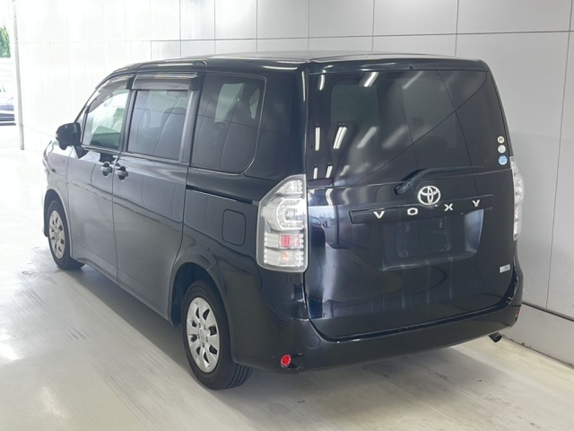 TOYOTA VOXY 2011
