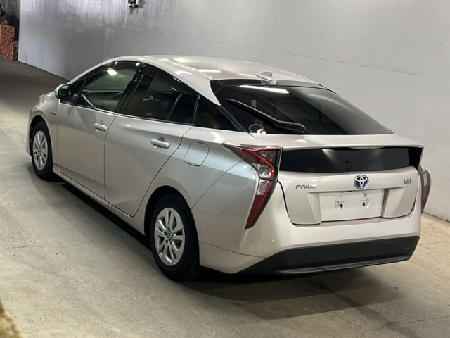 TOYOTA PRIUS 2016