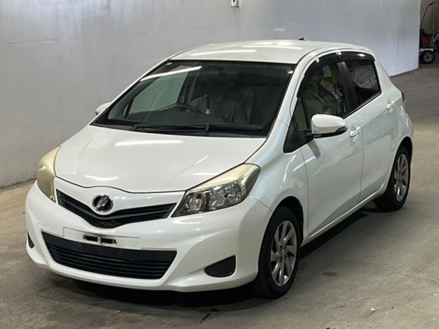 TOYOTA VITZ 2011