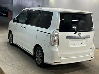 TOYOTA VOXY 2012