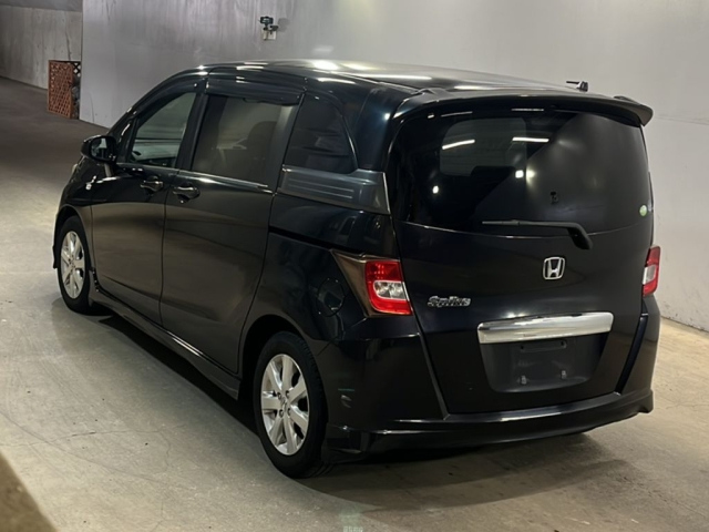 HONDA FREED 2010