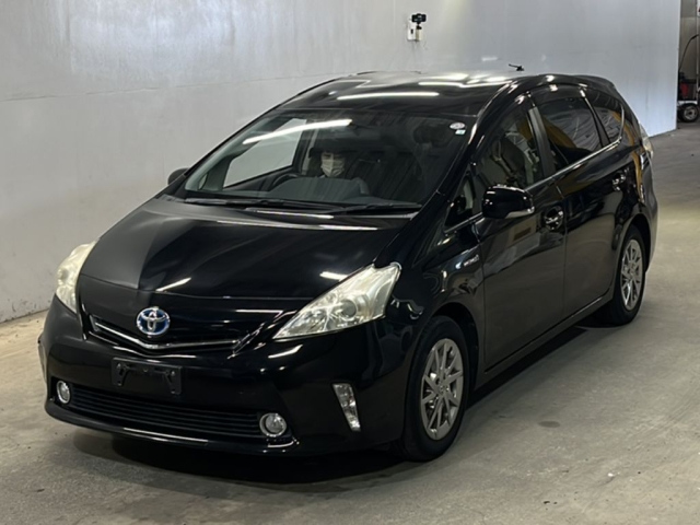 TOYOTA PRIUS ALPHA 2014