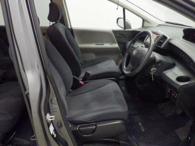 HONDA FREED 2009