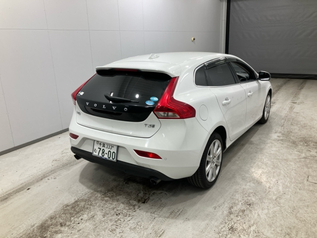 VOLVO V40 2018