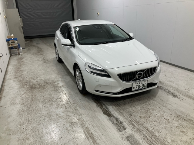 VOLVO V40 2018