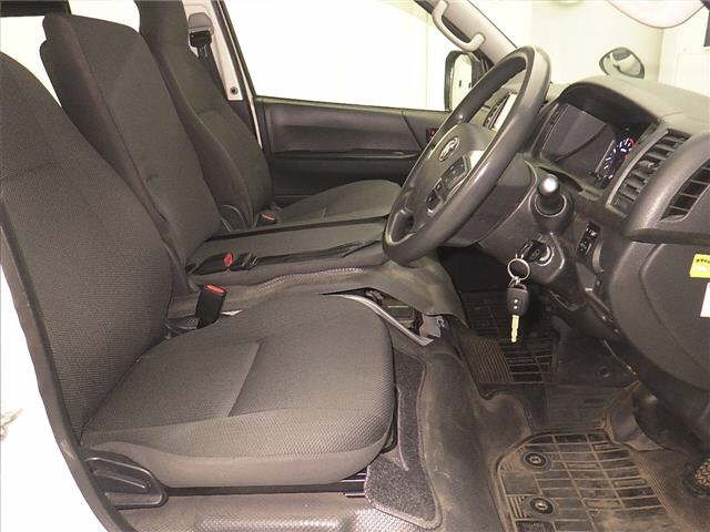 TOYOTA HIACE VAN 2021