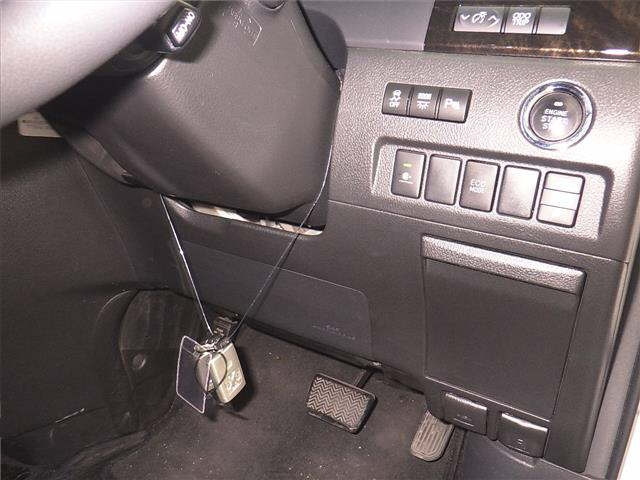 TOYOTA VELLFIRE 2012