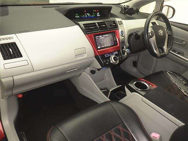 TOYOTA PRIUS ALPHA 2013