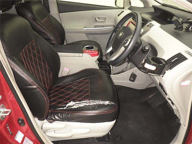 TOYOTA PRIUS ALPHA 2013