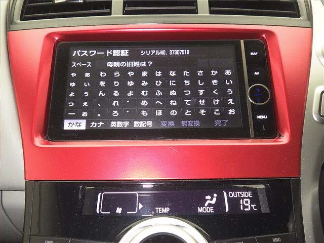 TOYOTA PRIUS ALPHA 2013