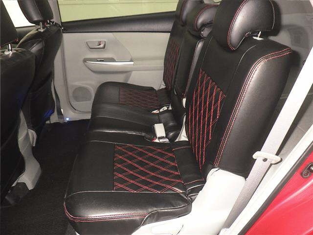 TOYOTA PRIUS ALPHA 2013