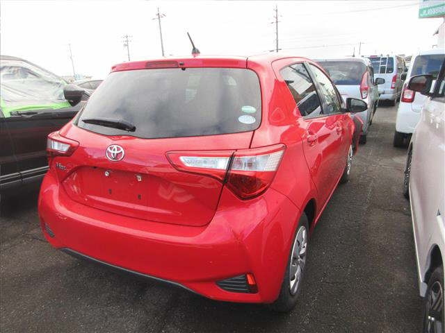 TOYOTA VITZ 2017