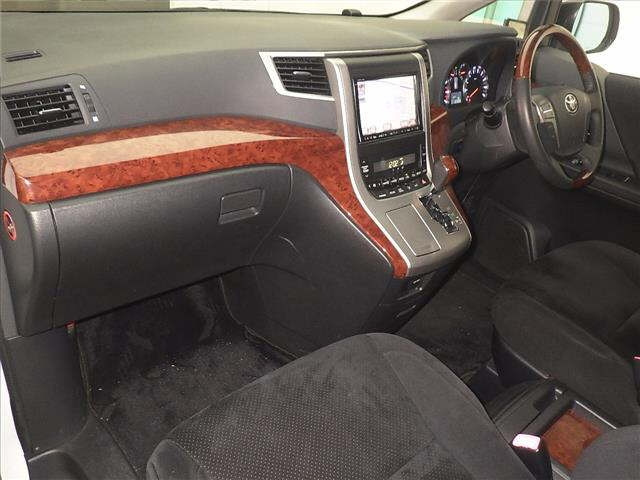 TOYOTA ALPHARD 2011