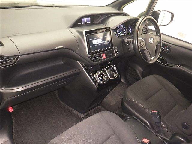 TOYOTA NOAH 2018