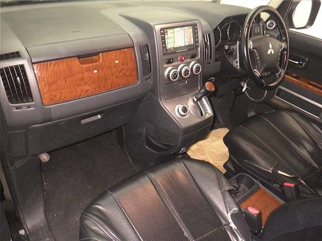 MITSUBISHI DELICA D5 2009