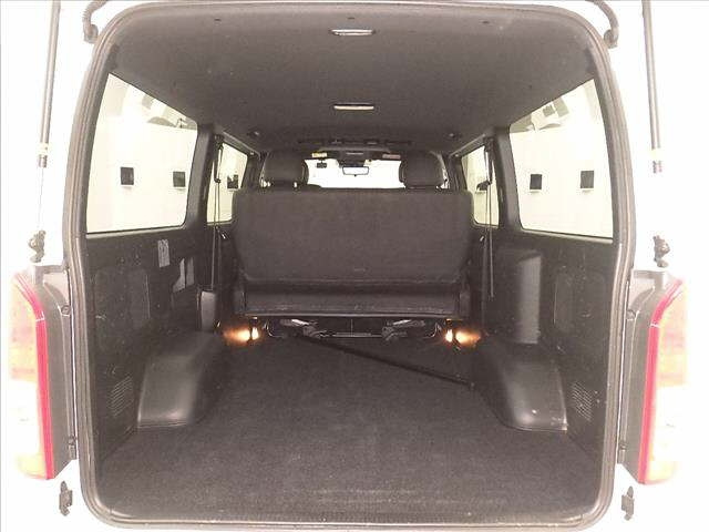 TOYOTA HIACE VAN 2022