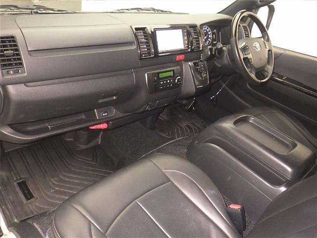 TOYOTA HIACE VAN 2022