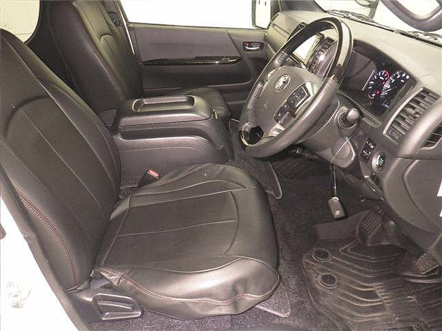 TOYOTA HIACE VAN 2022