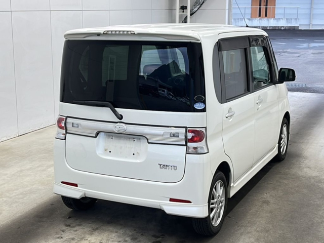 DAIHATSU TANTO 2010