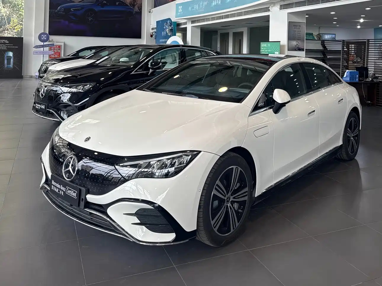 MERCEDES-BENZ EQE 2025