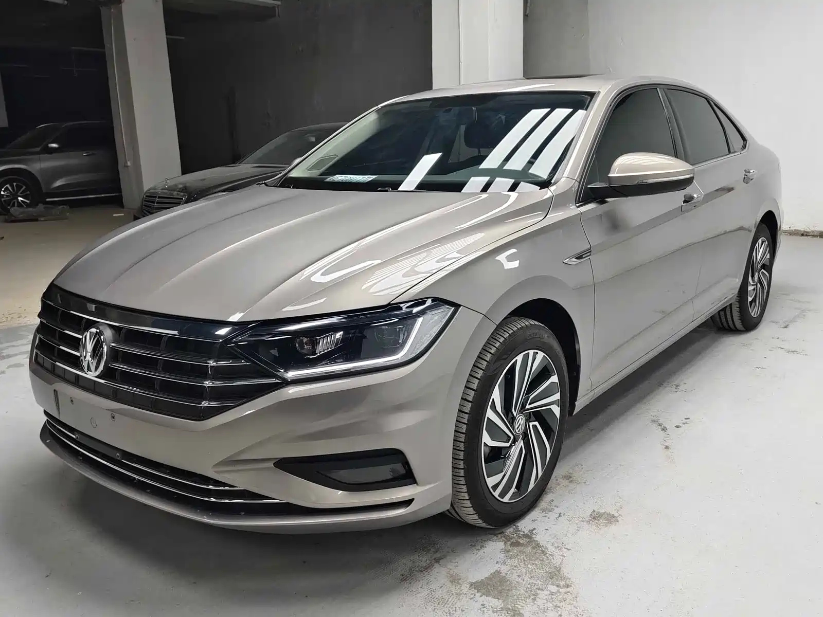 VOLKSWAGEN SAGITAR 2022